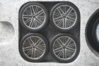 8241221B Xiao Guang MODEL 1:18 Aston Martin DB12 2024 Black *Replacement wheels included