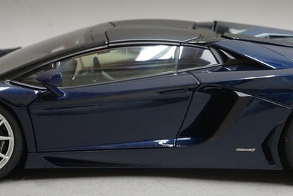 1:18 AUTOart 74698 Lamborghini Aventador LP700-4 Roadster Metallic Dark Blue model car