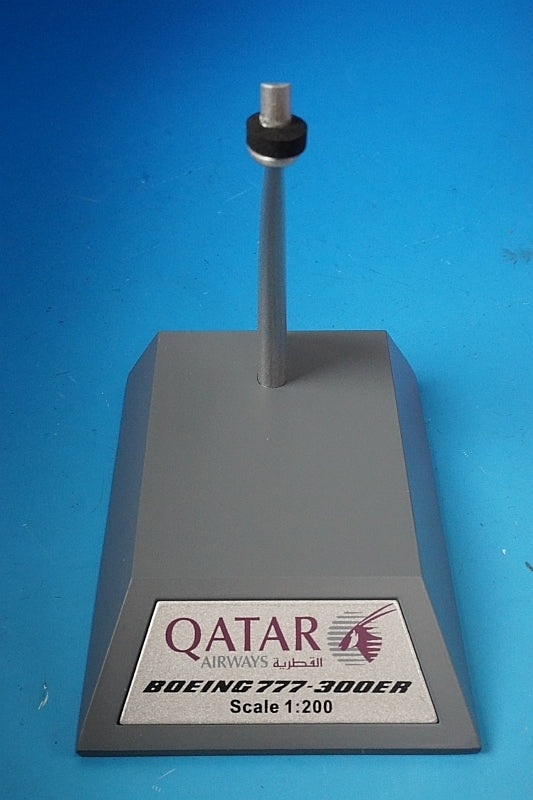 1:200 B777-300ER Qatar A7-BEN IF773QT0422 InFlight airplane model