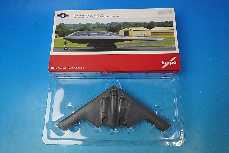 1:200 B-2A U.S. Air Force 509th Bomb Wing 13th Bomb Squadron Spirit of New York 556019 Herpa airplane model