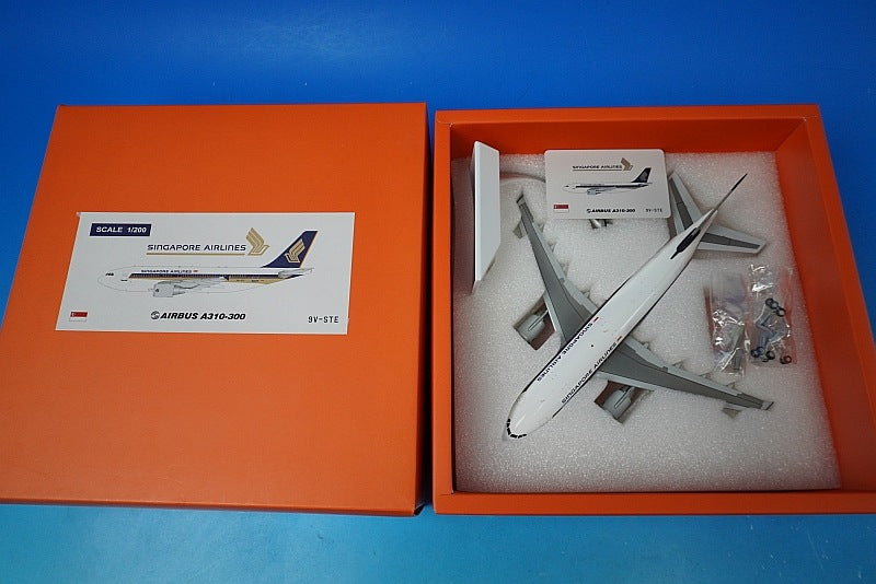 1:200 A310-300 Singapore 9V-STE EW2313002 JC Wings airplane model