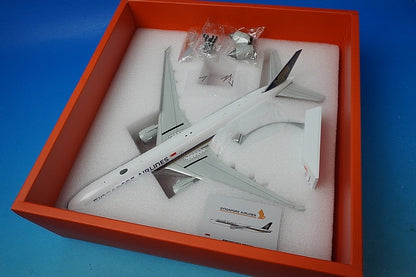 1:200 B777-300ER Singapore Selectable Engine Open Close 9V-SWZ EW277W010E JC Wings airplane model