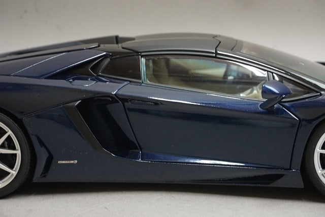 1:18 AUTOart 74698 Lamborghini Aventador LP700-4 Roadster Metallic Dark Blue model car