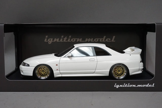 1:18 ignition model IG1310 Nissan Skyline GT-R (R33) Vspec White