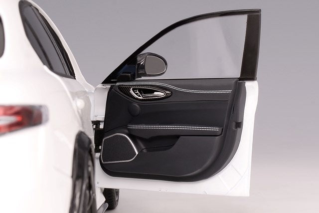 M89003 MOTORHELIX 1:18 Alfa Romeo Giulia GTA Bianco Trofed White model car