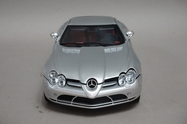 1:18 CMC M-045E Mercedes Benz SLR McLaren 2003 Silver