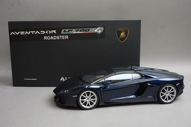 1:18 AUTOart 74698 Lamborghini Aventador LP700-4 Roadster Metallic Dark Blue model car