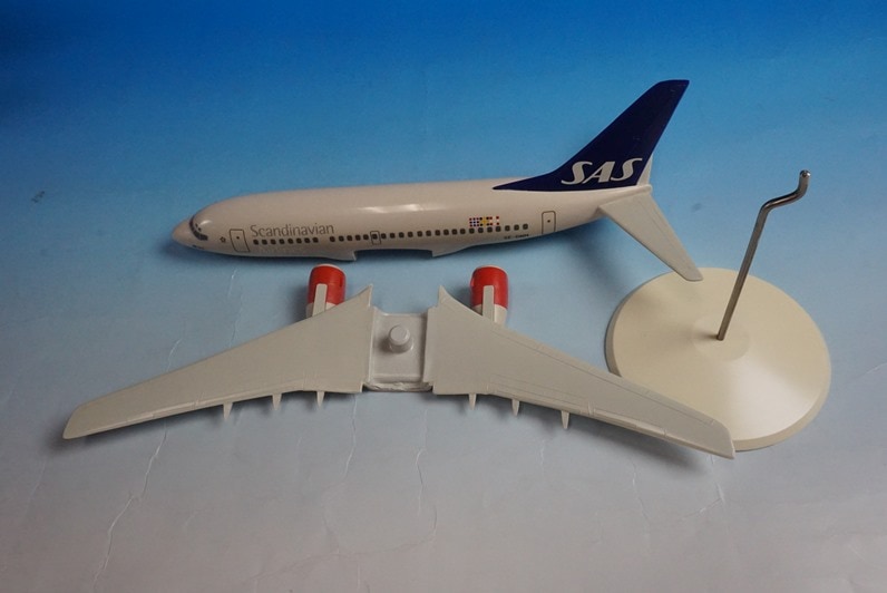 1:100 B737-600 SAS Scandinavia SE-DNM FRATELLI CESANA airplane model
