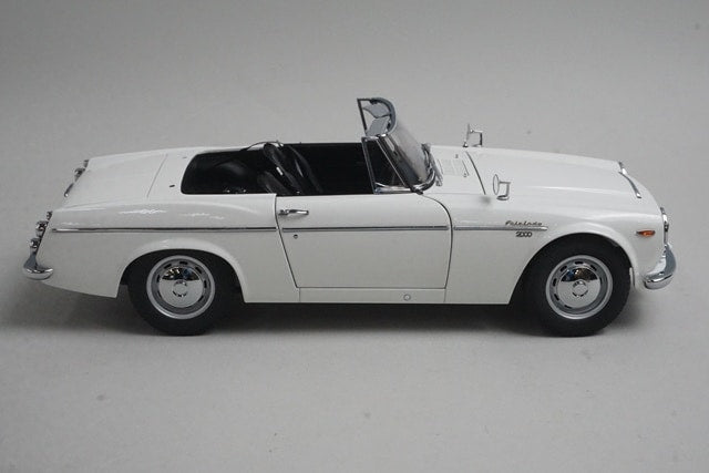 1:18 AUTOart 77433 Datsun Fairlady 2000 SR311 White model car