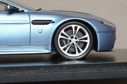 1:43 SPARK S2164 Aston Martin Vantage V12 2009 Metallic Blue