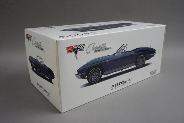 1:18 AUTOart 71192 Chevrolet Corvette Convertible 1963 Silver Blue