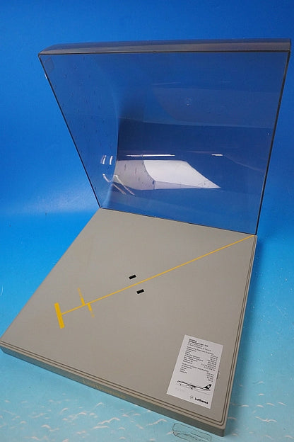 1:200 B747-400 Lufthansa Bonn D-ABVB Outer box missing. Comes with a dome-shaped plastic case. Herpa Premium airplane model