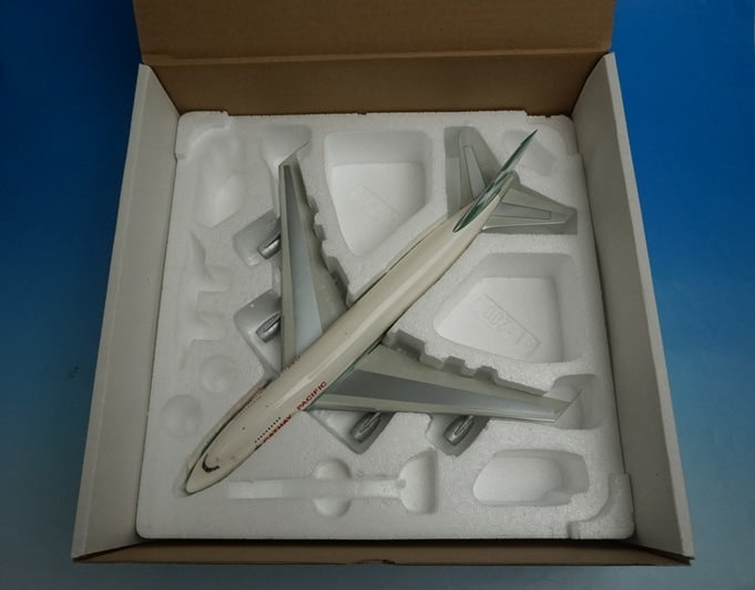 1:200 B747-267B Cathay Pacific VR-HKG XX2857 JC Wings airplane model