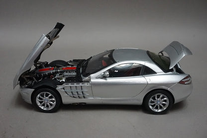 1:18 CMC M-045E Mercedes Benz SLR McLaren 2003 Silver