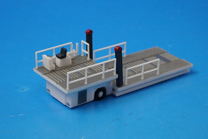 1:200 Cargo Container Loader with Movable Platform 557542 Herpa airplane model