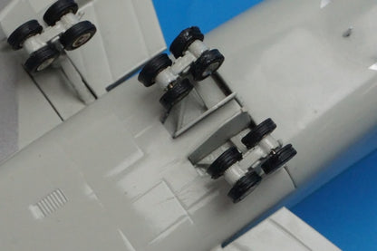 1:200 B747-267B Cathay Pacific VR-HKG XX2857 JC Wings airplane model