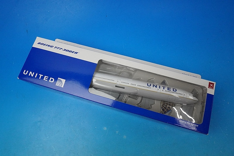 1:200 B777-300ER United *Registration number not assigned 10567 Hogan airplane model