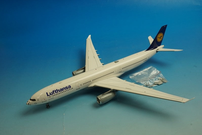1:200 A330-300 Lufthansa Football B-LH330-001 B-Models airplane model