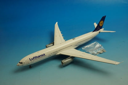 1:200 A330-300 Lufthansa Football B-LH330-001 B-Models airplane model