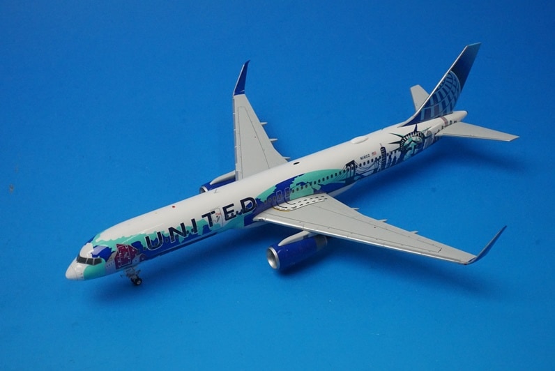 1:200 B757-200 United Her Art Here New York New Jersey N14102 LH2269 JC Wings airplane model