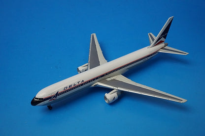 1:400 B767-332ER DELTA Airlines N139DL 55312 Dragon airplane model