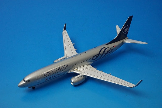 1:200 B737-800 Delta SkyTeam N3765 IF7380611 INFLIGHT airplane model