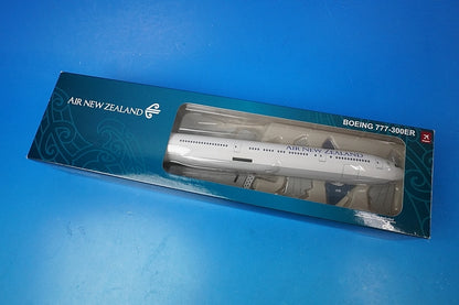 1:200 B777-300ER New Zealand ZK-OKM 4449 Hogan airplane model