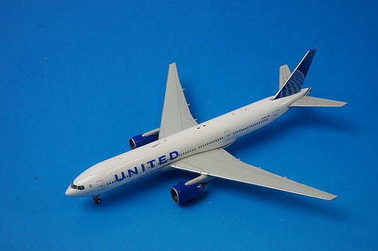 1:400 B777-200 United Airlines N210UA GJUAL1939 Gemini airplane model