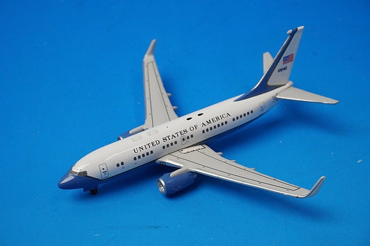 1:400 C-40B (B737-700) UASF Government Aircraft #10040 GJAFO525 Gemini airplane model