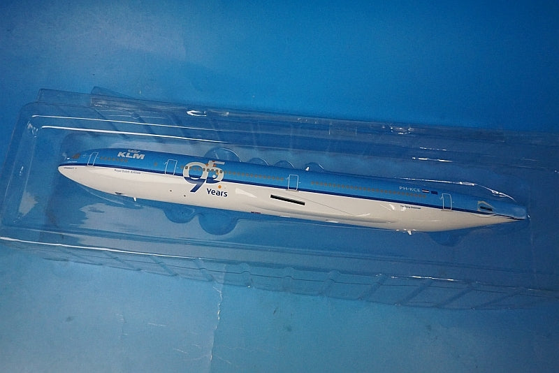 1:200 MD-11 KLM Netherlands PH-KCE 10055 Hogan airplane model