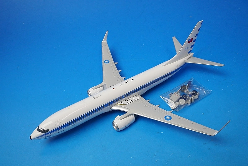 1:200 B737-800 Republic of China Air Force Taiwan Air Force #3701 LH2243 JC Wings airplane model