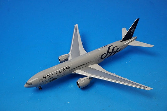 1:400 B777-200ER Alitalia SkyTeam EI-DDH 10653 Phoenix airplane model