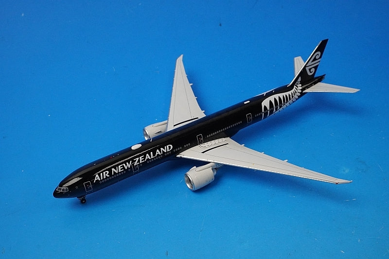 1:400 B777-300ER New Zealand All Blacks ZK-OKQ AV4115 Aviation airplane model