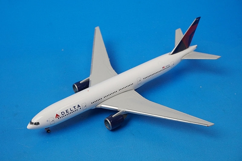 1:500 B777-200 Delta N866DA 529839 Herpa airplane model