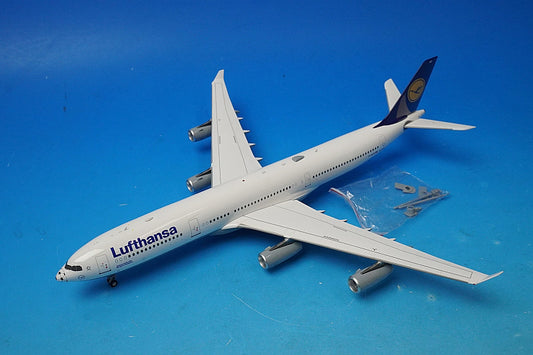 1:200 Boeing A340-300 Lufthansa Football D-AIGS B-LH340-001 B-Models airplane model