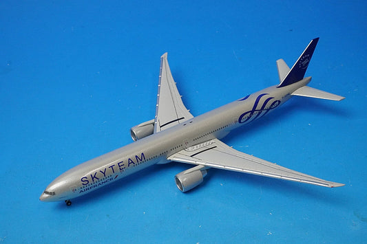 1:400 B777-300ER Air France SkyTeam F-GZNE Hogan airplane model
