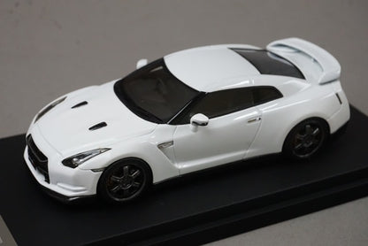 1:43 HPI 8414 Nissan GT-R (R35) NISMO Clubsport White