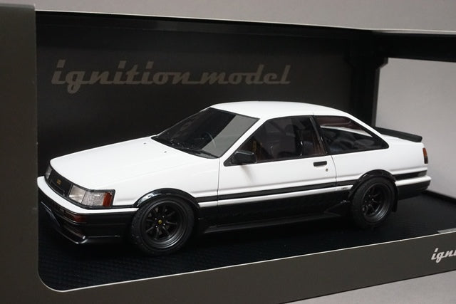 1:18 ignition model IG0552 Toyota Corolla Levin 2Door GT Apex (AE86) White / Black