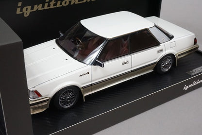 1:18 ignition model IG2056 Toyota Crown 120 2.8 Royal Saloon G Pearl White / Gold