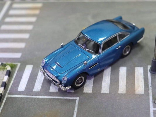 DCM 1:64 Aston Martin DB5 Transparent Blue with figure