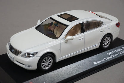 1:43 KYOSHO JC52001WP Lexus LS600hL White Pearl Crystal Shine