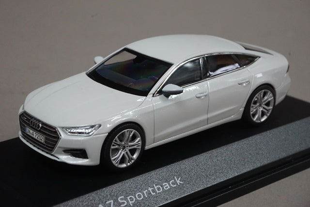 1:43 SPARK 501.17.070.31 Audi A7 Sportback Glacia White Audi special order