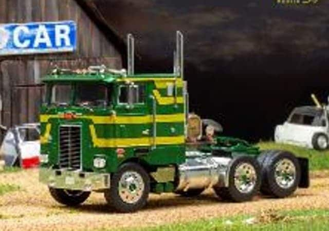 TR184 IXO 1:43 Peterbilt 352 Pacemaker 1979 Green