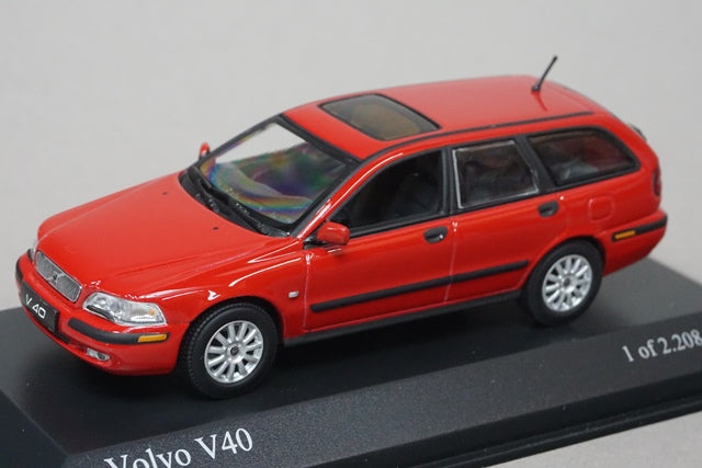 1:43 MINICHAMPS 430171110 VOLVO V40 2000 Red