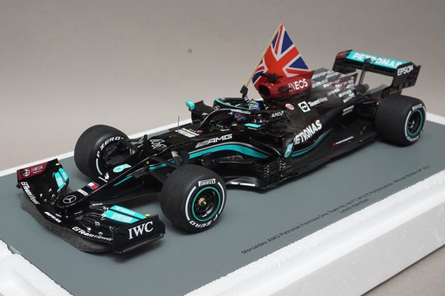 1:18 SPARK 18S599 Mercedes AMG F1 W12 E Performance British GP Winner 2021 #44