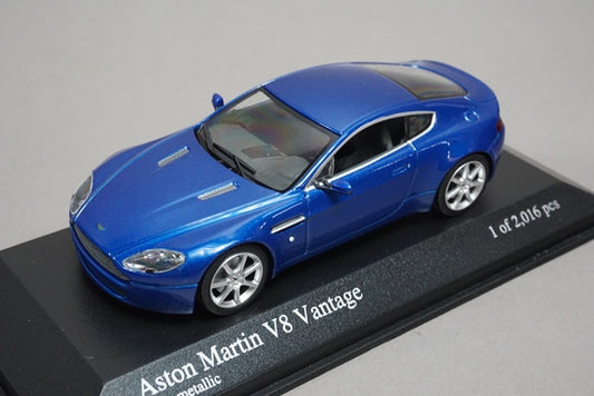 1:43 MINICHAMPS 400137422 Aston Martin V8 Vantage 2005 Blue Metallic