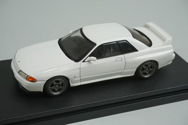 1:43 HPI 8158 Nissan Skyline GT-R (R32) Crystal White model car