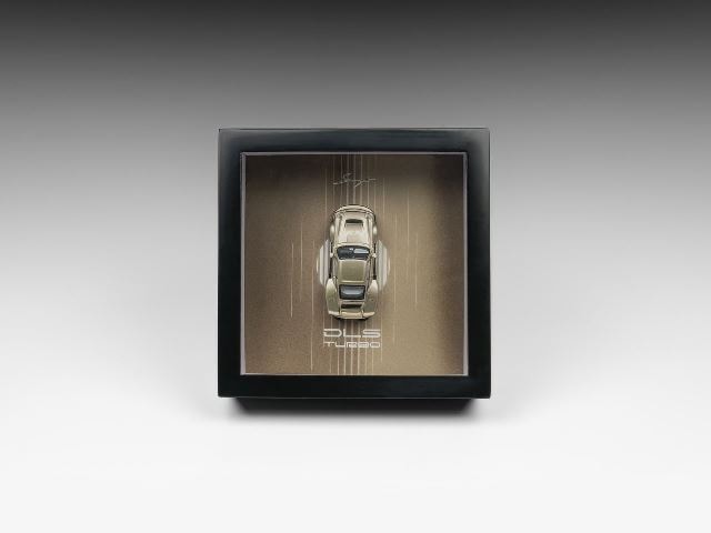 FY64042 Finclassically 1:64 Singer DLS Turbo Golden Frame Type