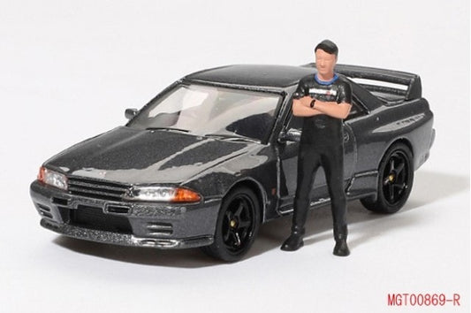 MGT00869-R TSM MINI-GT 1:64 Nissan Skyline GT-R R32 Nismo Gunmetal Matsuda Tsugio Collection w/ Matsuda Tsugio Figure RHD model car