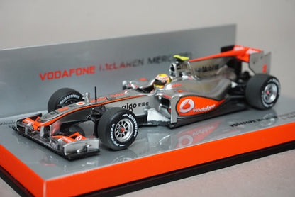 1:43 MINICHAMPS 533104302 Vodafone McLaren Mercedes MP4-25 2010 #2 L.Hamilton